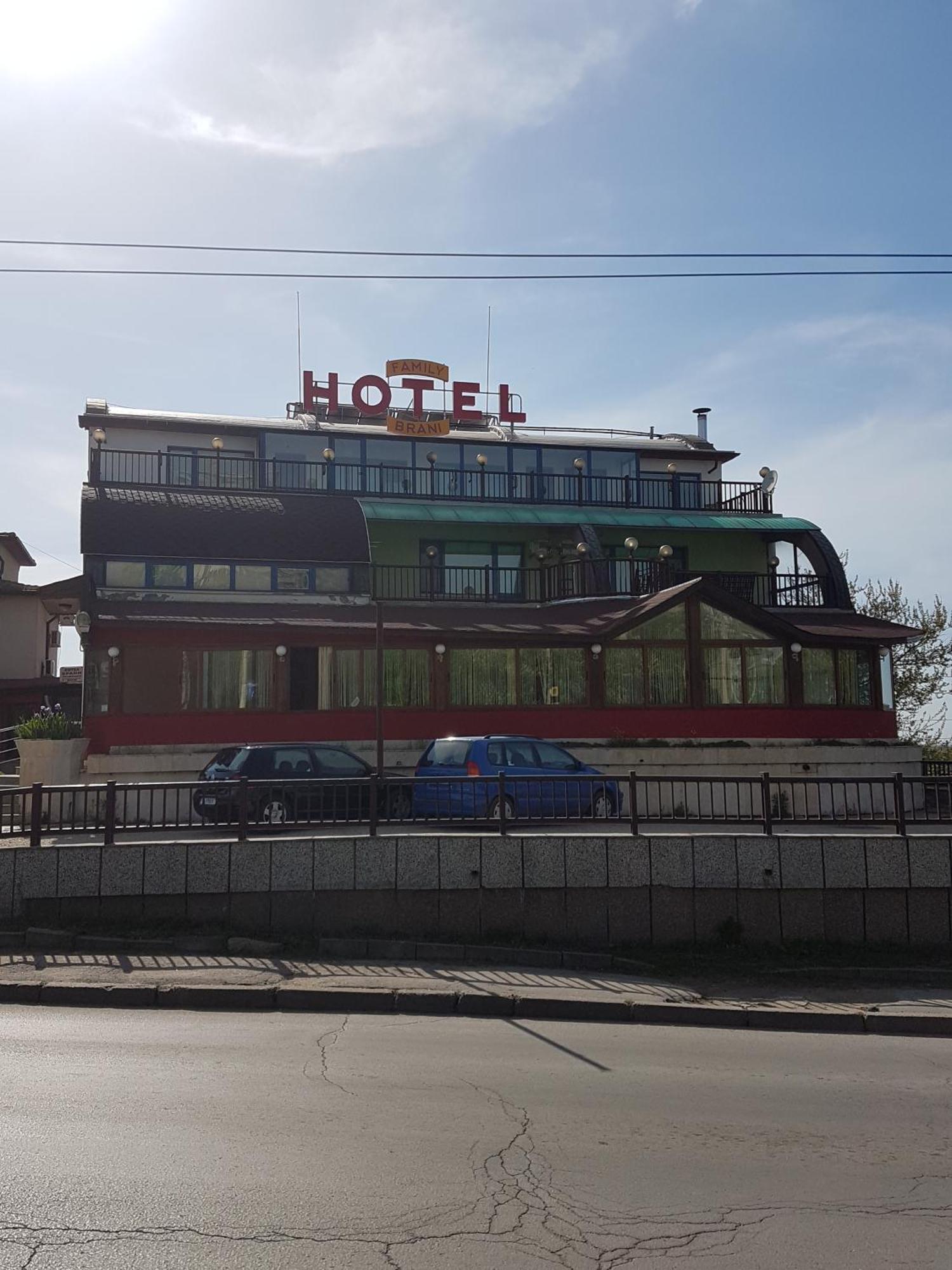 Brani Family Hotel Ruse Bagian luar foto